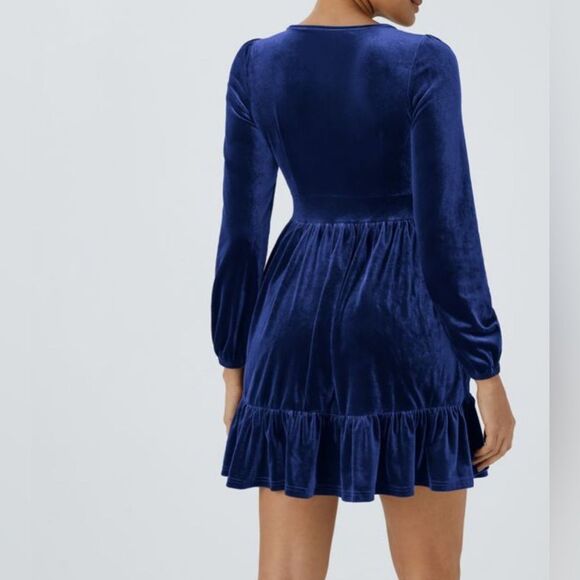 Halara Everyday Deep V Neck Long Sleeve Ruffled Hem
Velvet Mini Dress Xs NWT - Picture 6 of 12